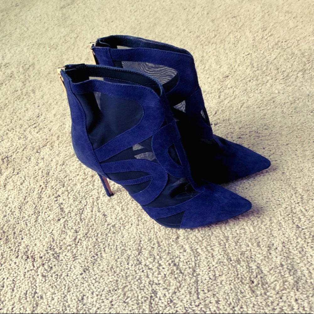 Raye navy blue heels with sheer pattern - size 7